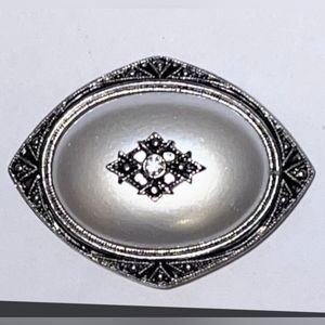 Avon Victorian Style Pearl Brooch
